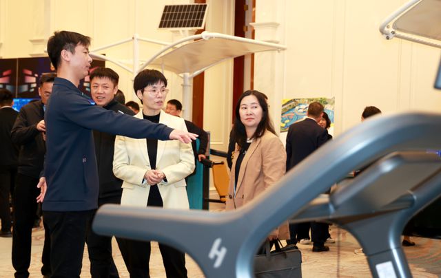 SHUA舒华亮相2025全国群体会：AI赋能体重管理让全民健身更智慧(图4)