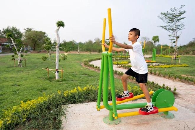 不用非得去健身房!楼下的健身器材也是真宝藏(图4) 不用非得去健身房!楼下的健身器材也是真宝藏(图4)