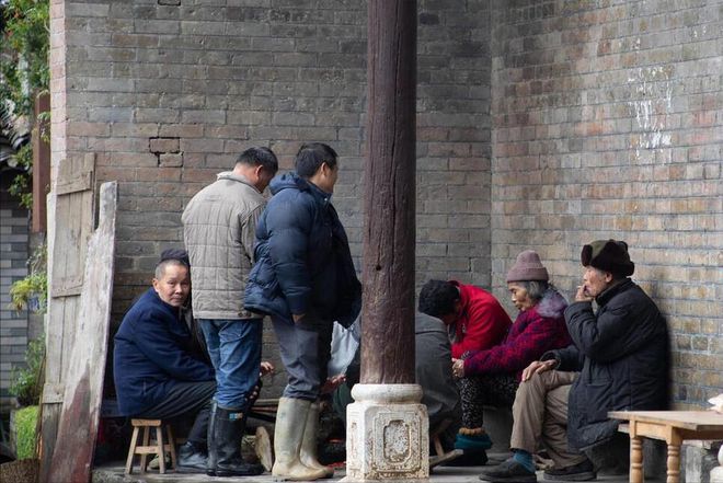 回不去的农村：堂叔花80万回老家建房养老结果才一年就跑回城里(图4)